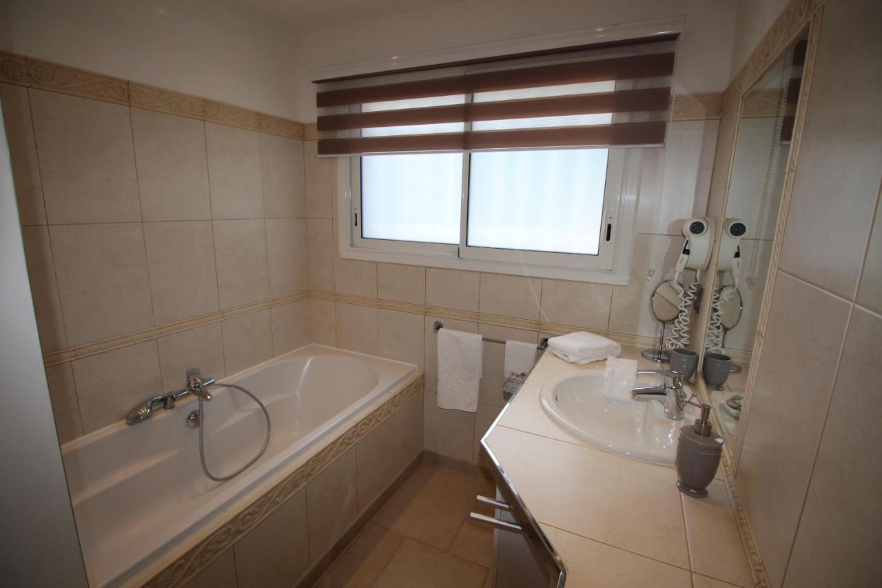 Villa Jalna Chambre, Suites Et Appartement Roquefort-les-Pins Zewnętrze zdjęcie